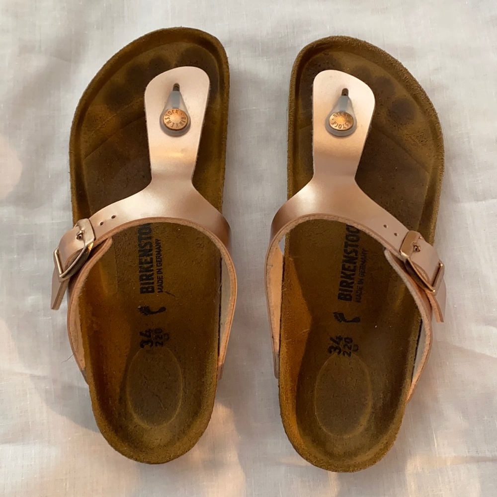 Kids Birkenstock Gizeh Metellic Rose Gold Sandals (eqiv to US kids size 3.5)